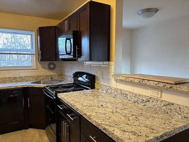 Dartmouth Village — Photo 19