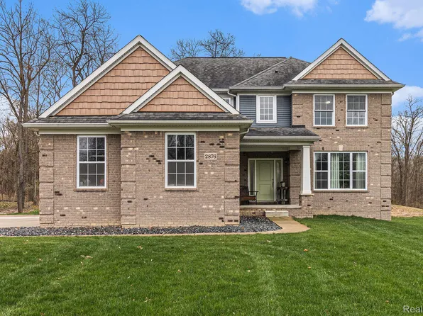 2876 Sovereign Ln, Milford, MI 48381