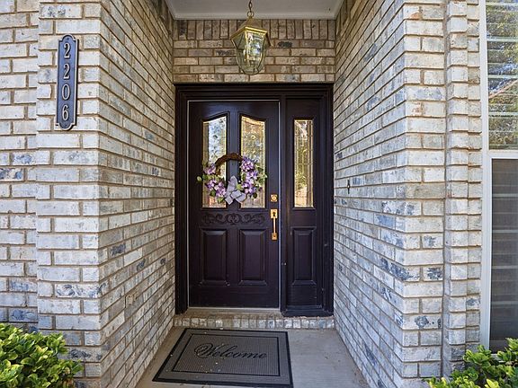 4th image of 2206 Stratford Ct