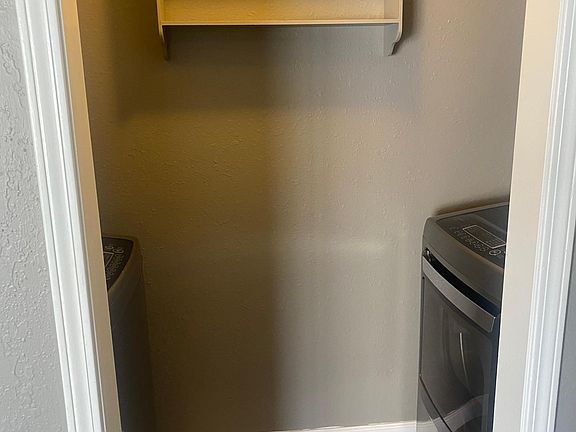 4th image of 2516 NE Dearborn Ave #1
