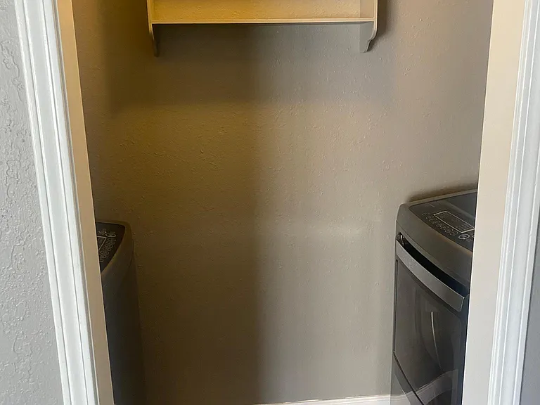 2516 NE Dearborn Ave #1 — Photo 4