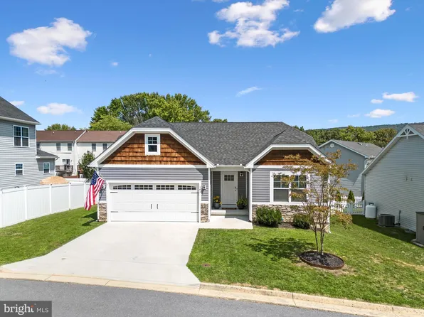 141 Village Cir, Harpers Ferry, WV 25425