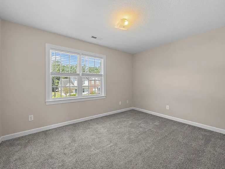 911 Springwood Dr — Photo 10