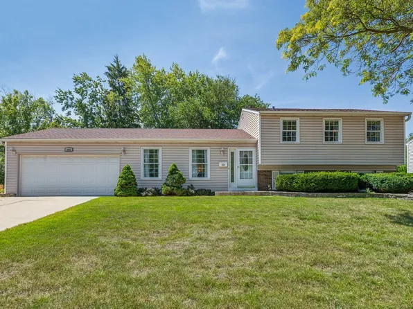 228 N Braintree Dr, Schaumburg, IL 60194