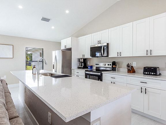 5th image of 2328 NW 9th Ave