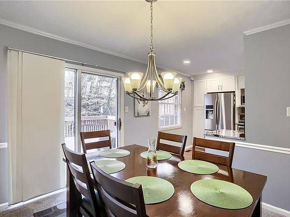 5th image of 272 Clearbrook Ct