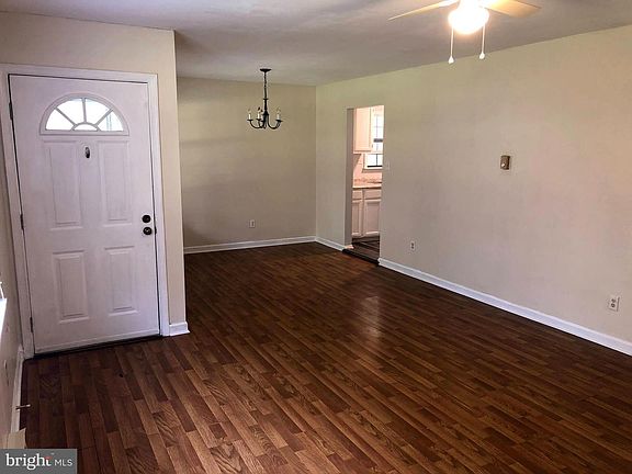 3rd image of 17058 Sarah St