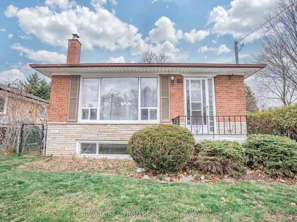 62 Slan Ave, Toronto, ON M1G 3B3