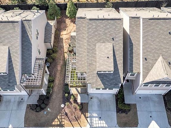 2nd image of 790 Belrose Dr