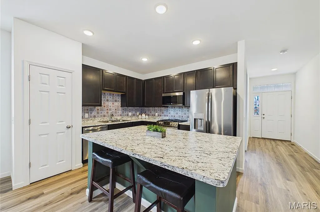 4 bed, 3.0 bath, 1930 sqft, $2,950 — Photo 4