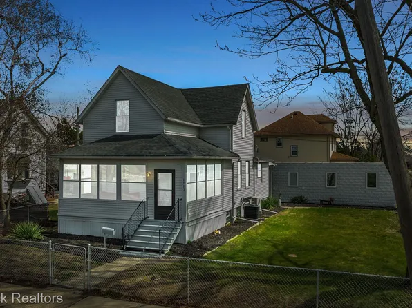1715 2nd St, Wyandotte, MI 48192