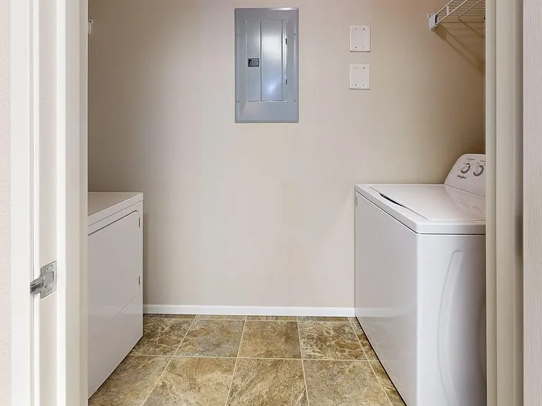 Lincoln Meadows Apartments — Photo 26