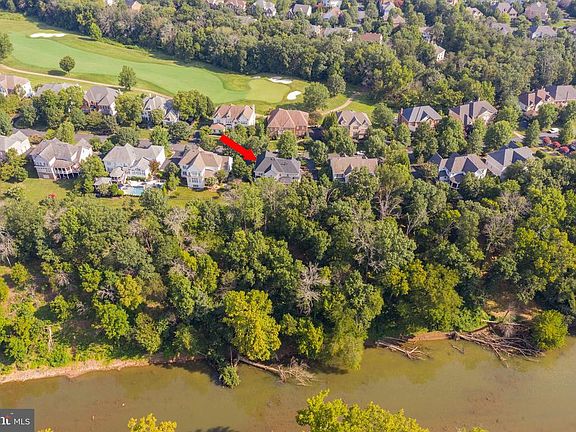 Situated between the golf course and Goose Creek