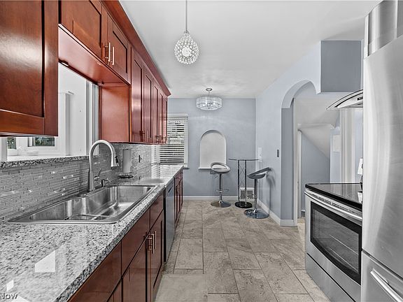 4th image of 4231 W 62nd St