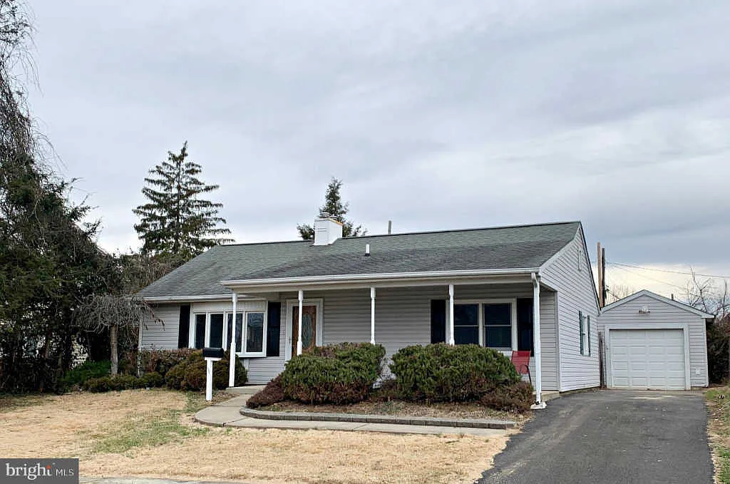 111 Coventry Rd photo 1