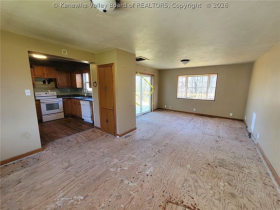 6th image of 518 High St