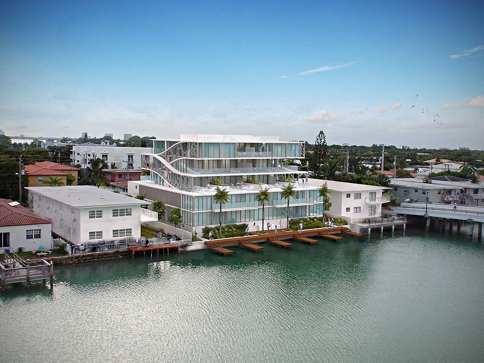 1st image of 8425 Crespi Boulevard