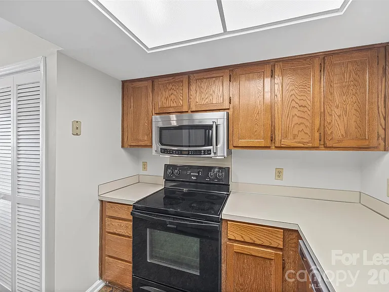 2920 Iron Gate Ln — Photo 12