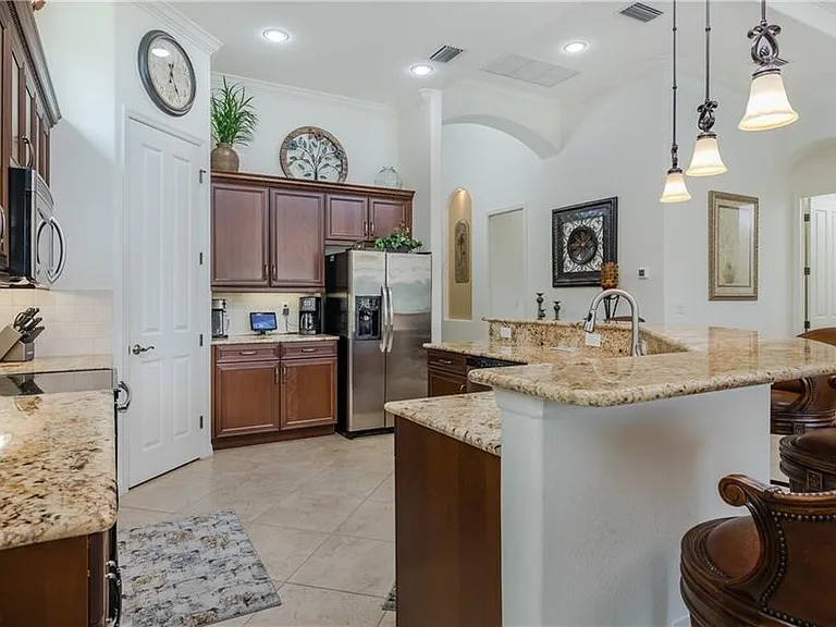 8309 Adelio Ln — Photo 8