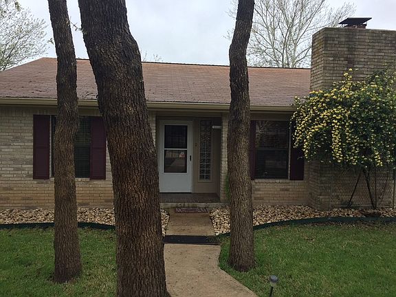 2nd image of 134 Tanglewood Ln