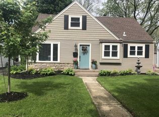 922 N Dryden Ave, Arlington Heights, IL 60004
