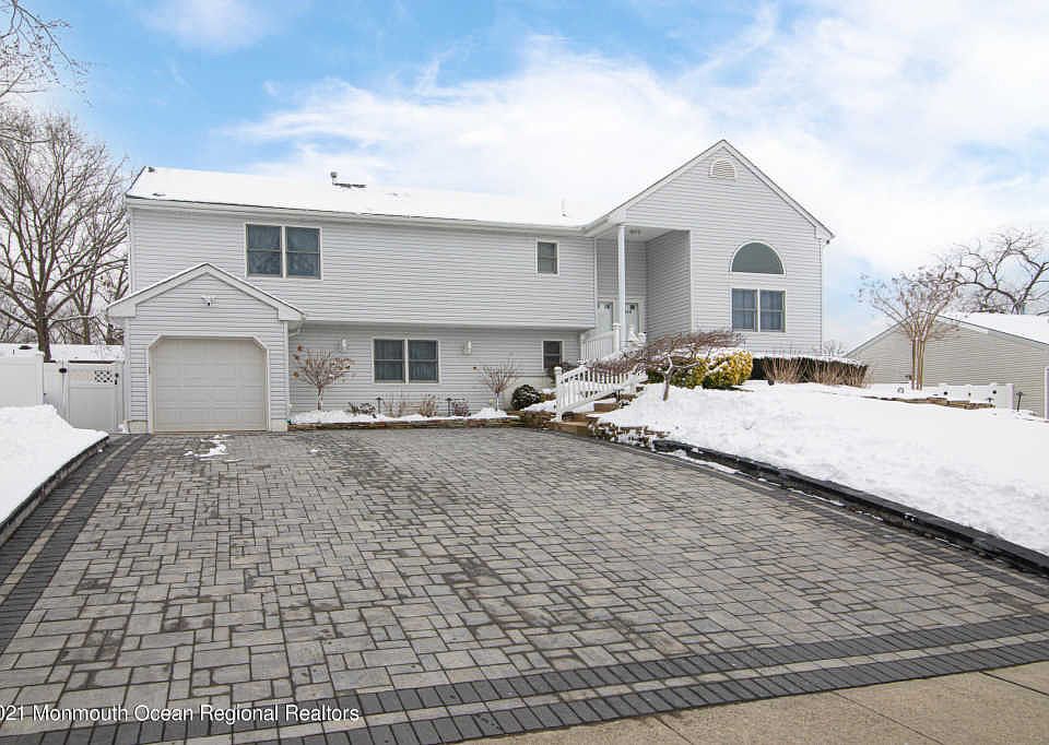 1st image of 979 Canton Dr