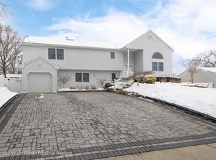 979 Canton Dr, Toms River, NJ 08753