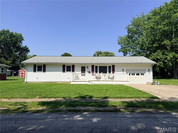 526 Harrington St, Carlinville, IL 62626
