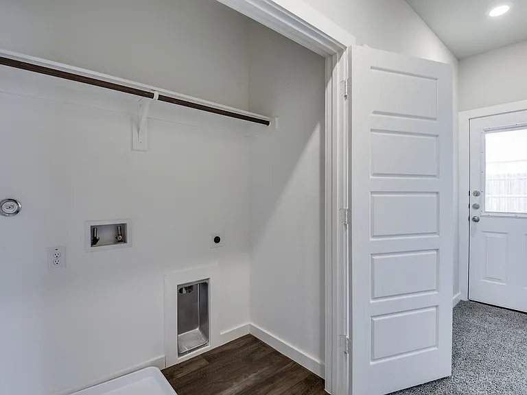 736 Wheatfield Dr — Photo 16
