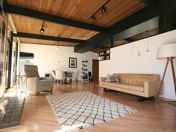 Living room w/ furniture