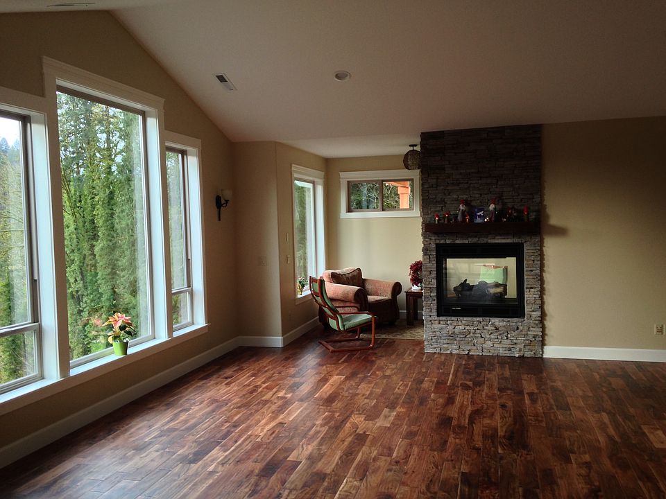 Enjoy views of Lewis River 