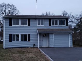 11 Montgomery St, Brentwood, NY 11717