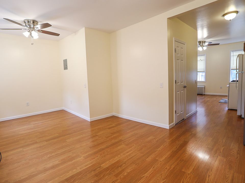 2nd image of 302 Manhattan Ave #3