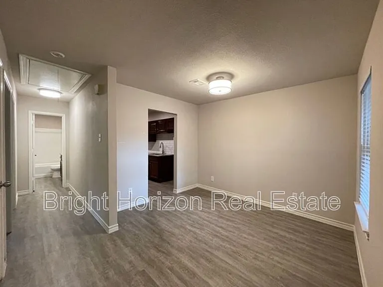 1017 Mullins St — Photo 9
