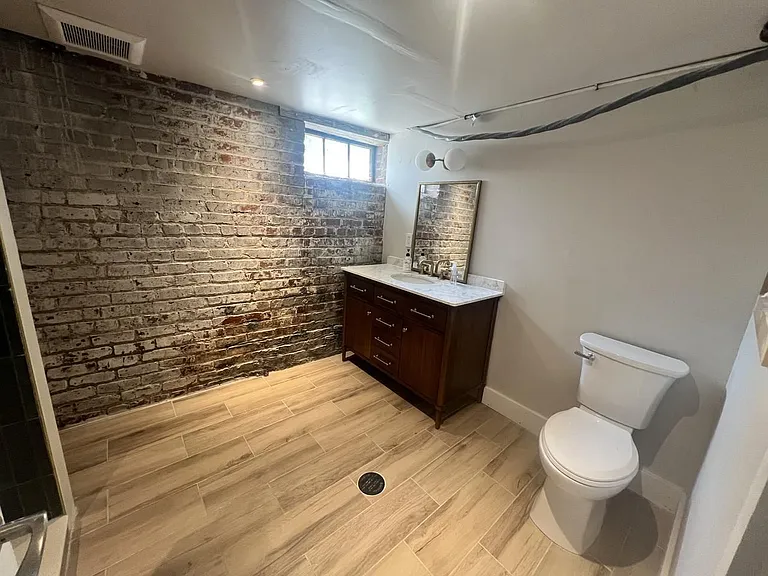 2905 Parkwood Ave #BASEMENT — Photo 3