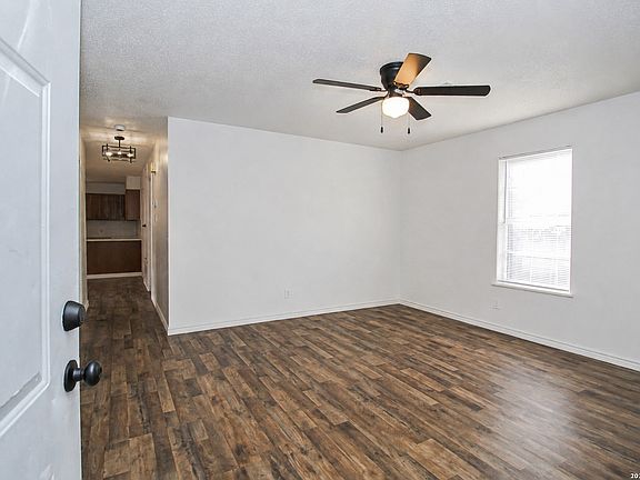 3rd image of 606 N BERRY ST