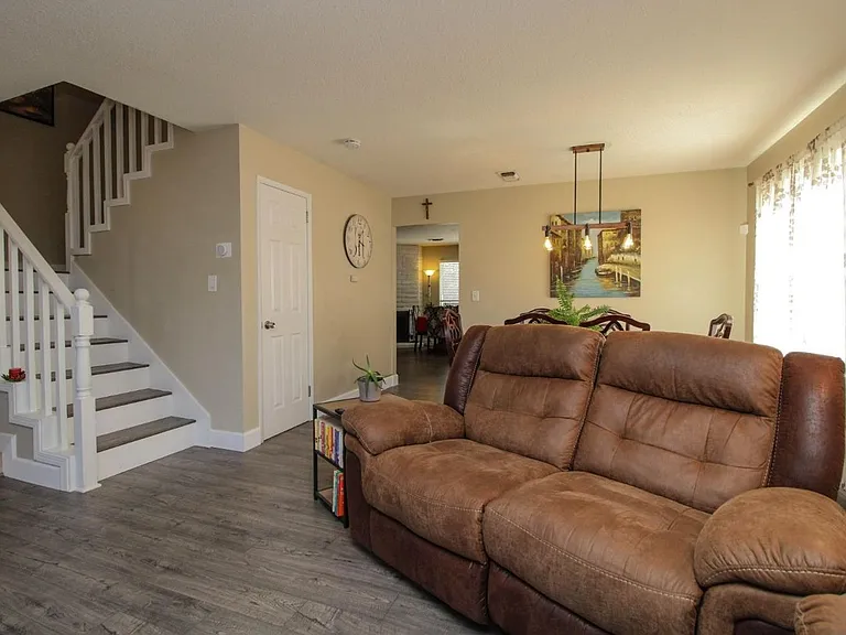 160 Kingswood Ave — Photo 3