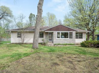 346 Floral Dr W, Saint Paul, MN 55126
