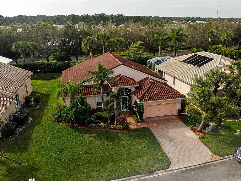 431 NW Cool Water Ct — Photo 19