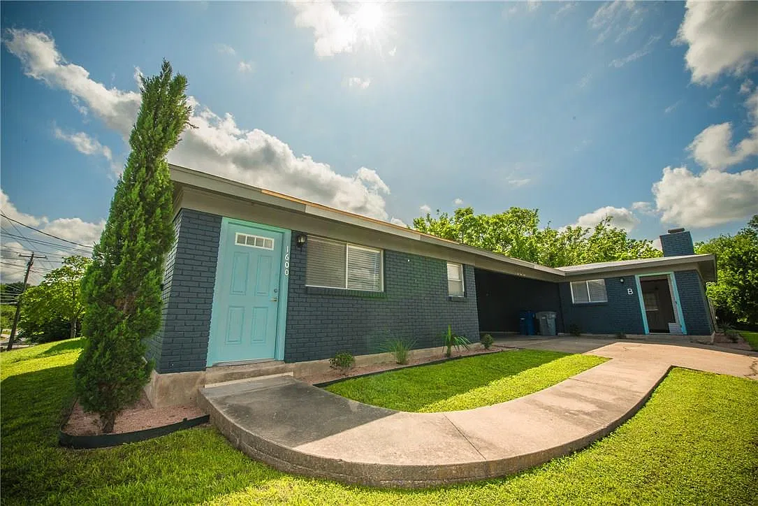 1 bed, 1.0 bath, 1366 sqft, $1,245 — Photo 1