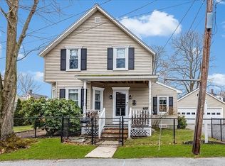 8 Oxford St, Lowell, MA 01854