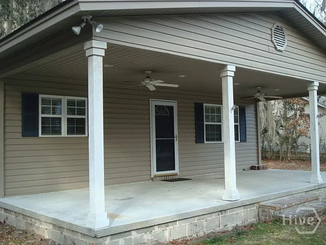 3 bed, 1.0 bath, 1350 sqft, $1,500 — Photo 2