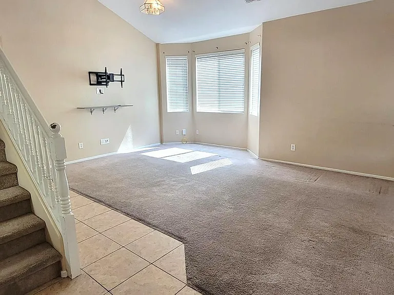 17440 W Caribbean Ln — Photo 3