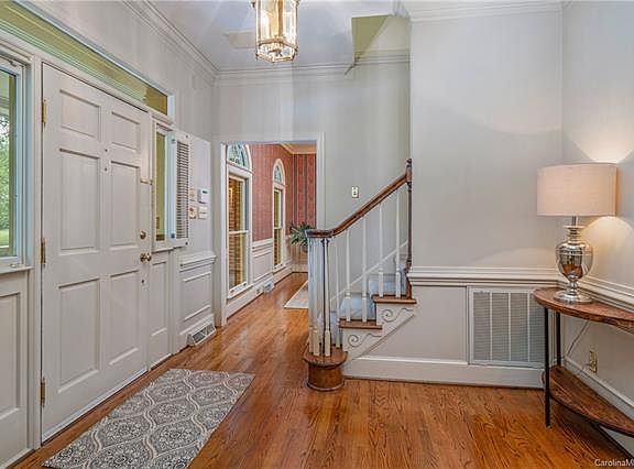 5th image of 6717 Cristina Ct