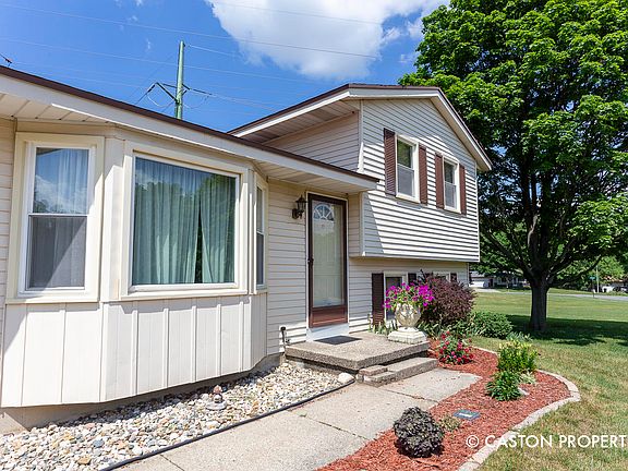 5th image of 1497 Cloverly Ct NW
