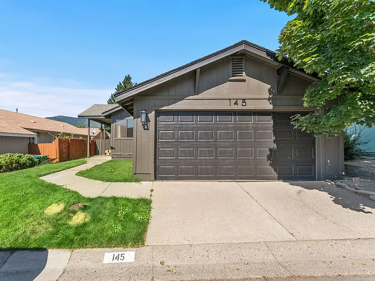 145 Summerset Dr — Photo 2