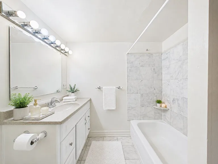 558 N 17th St #1R — Photo 8