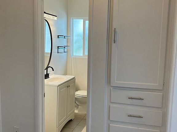 5th image of 1935 Cloverfield Blvd APT 12