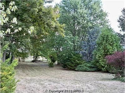 2nd image of 479 Thames St