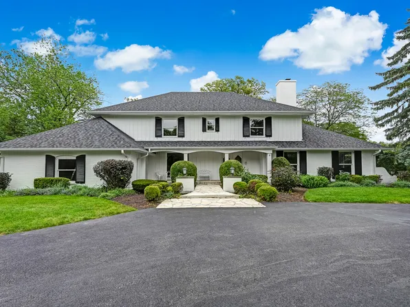 82 Baybrook Ln, Oak Brook, IL 60523